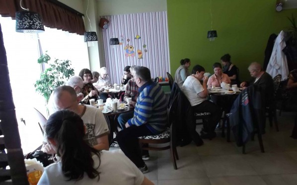 Spotkanie integracyjne w kawiarni „Szarlotka”