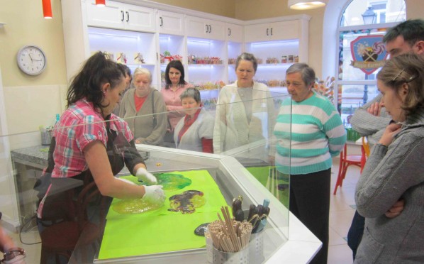 21.11.2014 – Pokaz wytwarzania słodyczy w „Magii Karmelu”