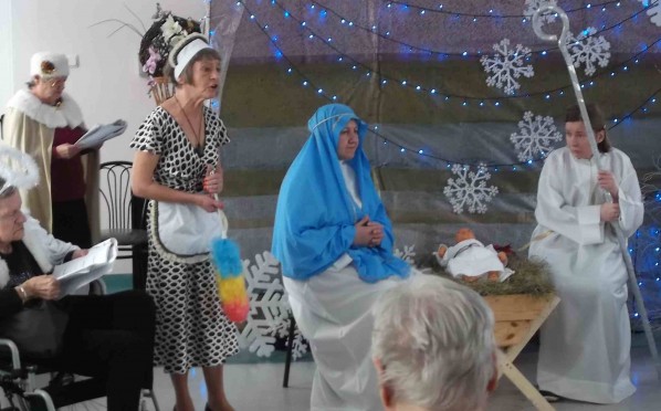 08.01.2015 – jasełka dla mieszkanek – występ Grupy Teatralnej „Albercik”