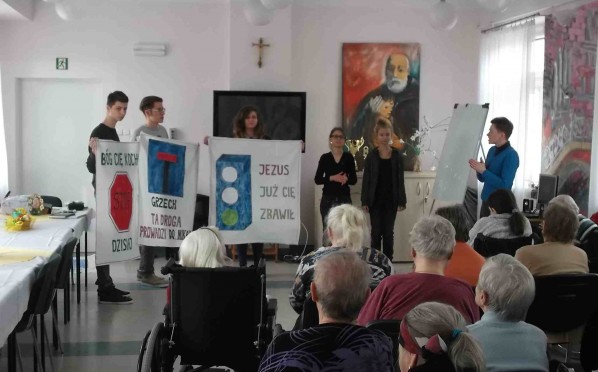 02.04.2015 – Występ w wykonaniu Młodych Ewangelizatorów z Katolickiego Stowarzyszenia w Służbie Nowej Ewangelizacji „Koinonia św. Pawła”