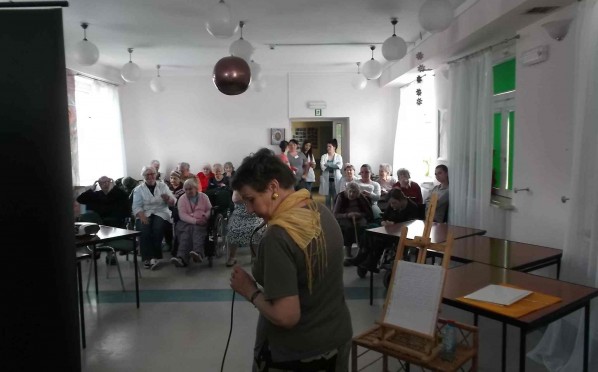 Wspólne śpiewanie z Panią Zofią Dulębą