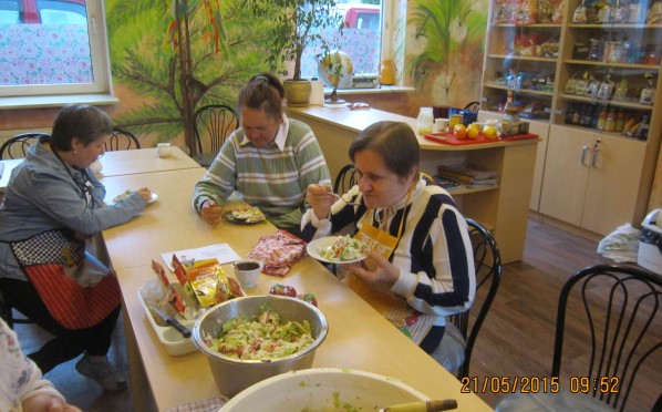 Zajęcia kulinarne – sałatka wiosenna