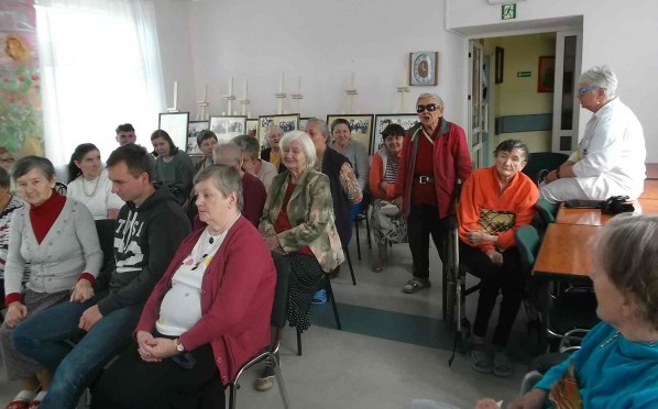 Wspólne śpiewanie z Panią Zofią Dulębą