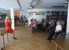 Występ grupy Podwórkowa Arena Absurdu w DPS im. Jana Pawła II