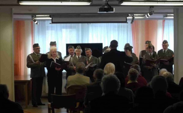 12.11.2015 występ chóru wojskowego „Żołnierskie Echa” w DPS im. Jana Pawła II