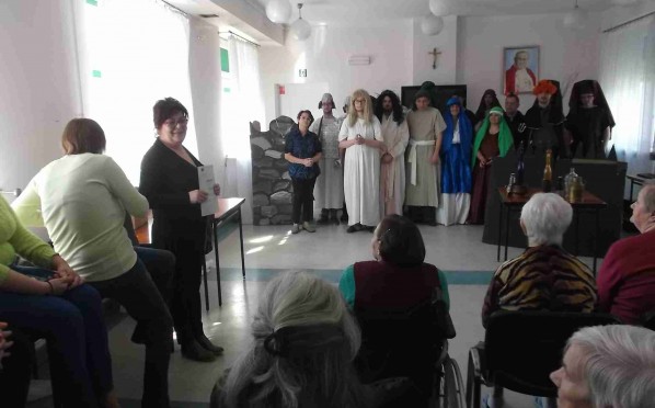 Występ uczestników Środowiskowego Domu Samopomocy przy ul. Miodowej