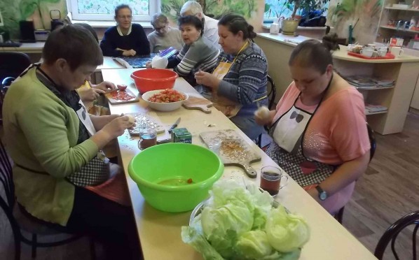 Zajęcia kulinarne – sałatka grecka 05.10.2016