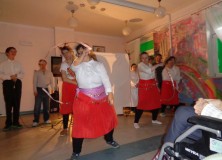 Goście z Warsztatów Terapii Zajęciowej przedstawiają nam jasełka