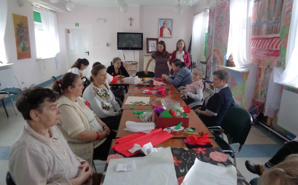 Zajęcia manualne w kwietniu – broszki z filcu