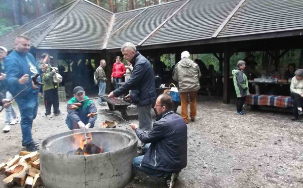 Pieczenie ziemniaków na kieleckim Stadionie
