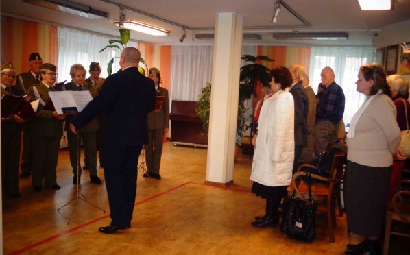 13.11.2017 Udział w występie chóru wojskowego „Żołnierskie Echa”  w DPS im. Jana Pawła II