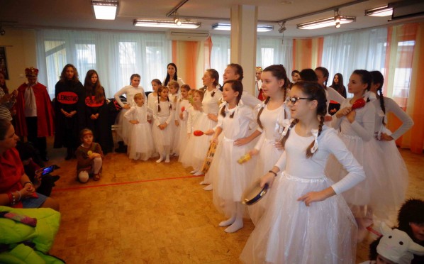 18.12.2017 „Królewiaczki” w DPS im. Jana Pawła II