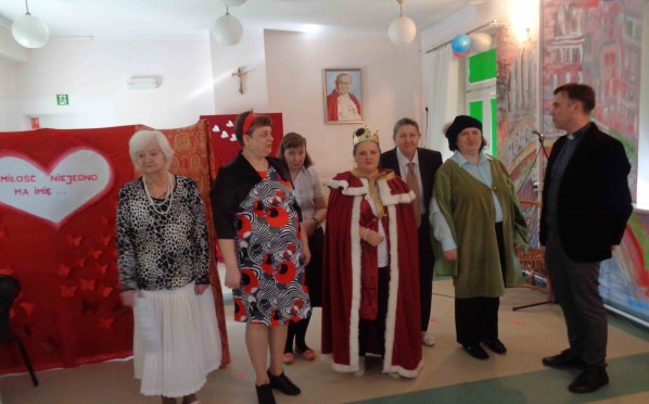 „Miłość niejedno ma imię” – inscenizacja dla uczestników ŚDS i WTZ w DPS im. Św. Brata Alberta
