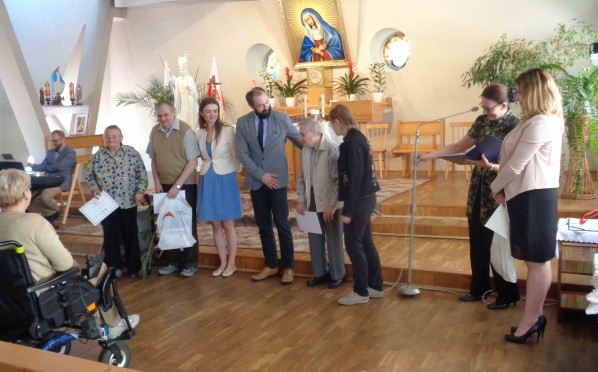 Konkurs plastyczny „Rodzina wiosną” w DPS im. Jana Pawła II