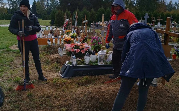 2023-10-17 | Porządki na grobach zmarłych mieszkanek naszego Domu