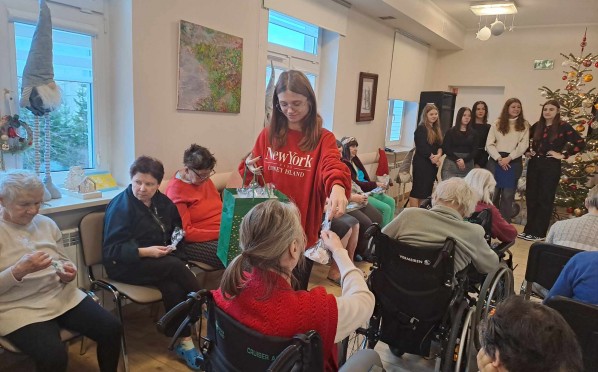 2024-12-17 Jasełka w wykonaniu młodzieży z ZSPS w Kielcach ul. Zagórska