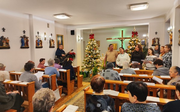 2025-01-04 Kolędowaliśmy wspólnie ze scholą z parafii Chrystusa Króla w Kielcach.
