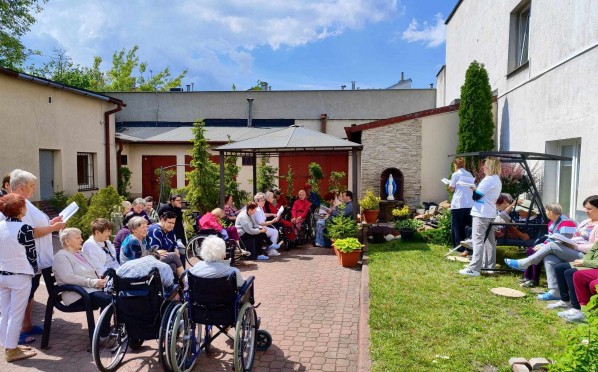 2025-05-21 Pieśni Majowe w ogrodzie