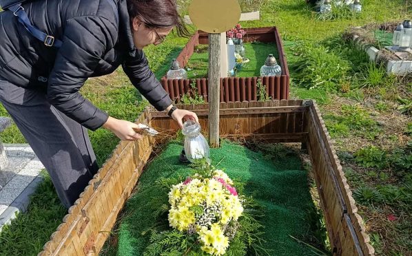 2025-10-21 Porządki na grobach zmarłych mieszkanek naszego Domu